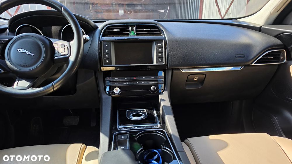 Jaguar F-Pace 35t AWD Prestige - 9