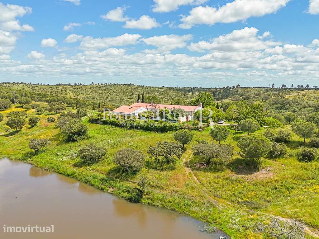 Herdade com 90 hectares e várias construções em Moura, Beja - Grande imagem: 3/51