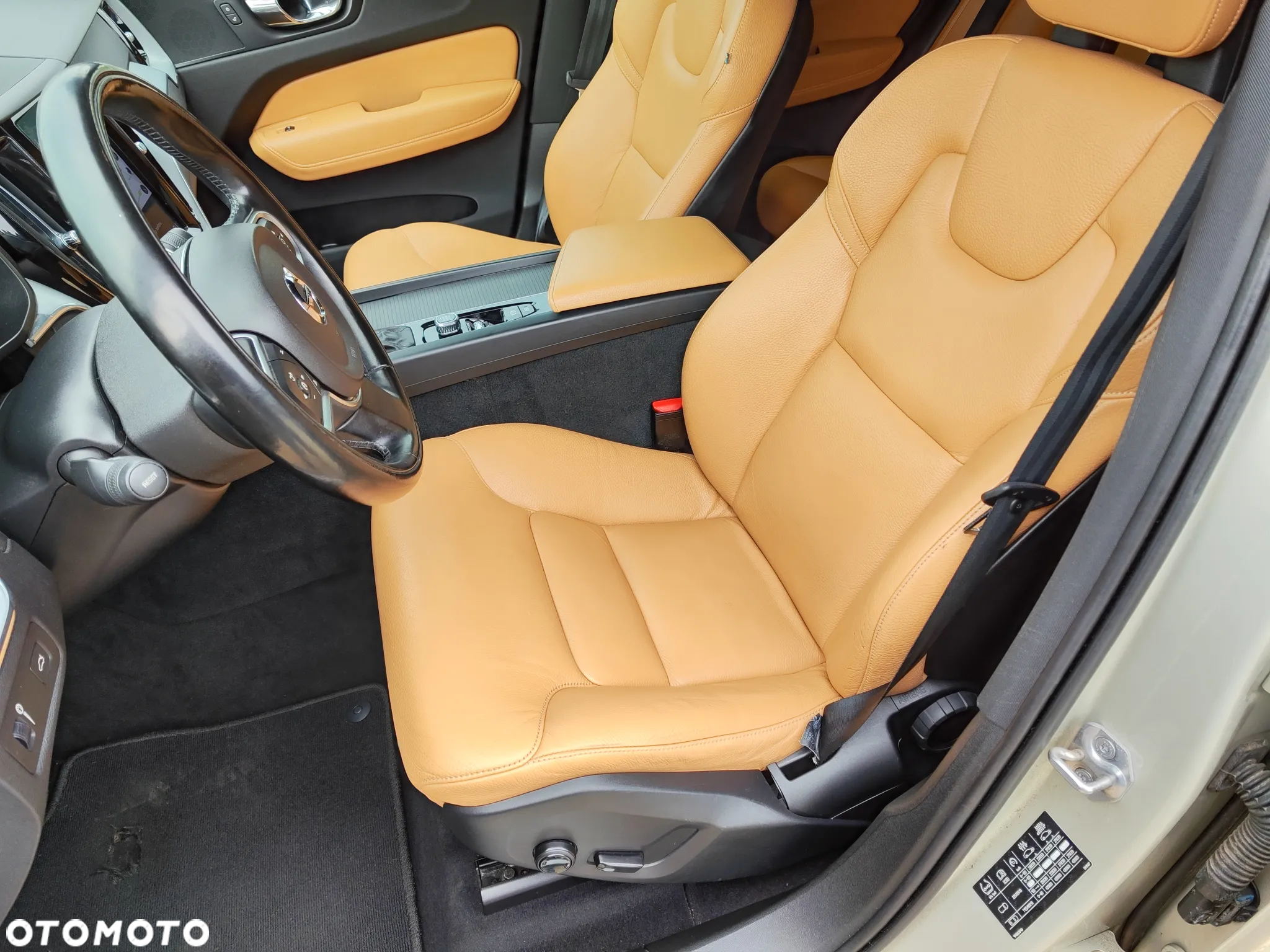 Volvo XC 60 D4 AWD Momentum - 21