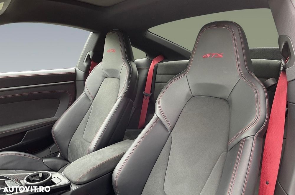 Porsche 911 Carrera 4 GTS PDK - 9