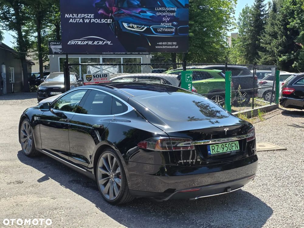 Tesla Model S 85 - 10