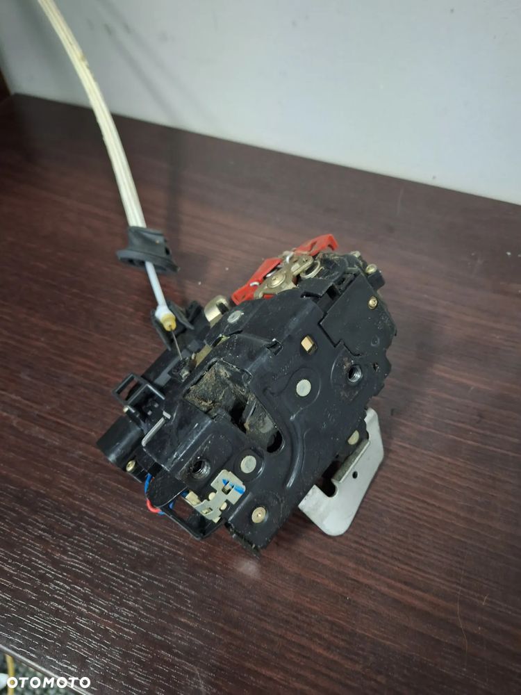 AUDI A2 zamek drzwi prawy przód HB 5D 8Z1837016E 7 PIN EUROPA     (111/4)    (111/3) - 3