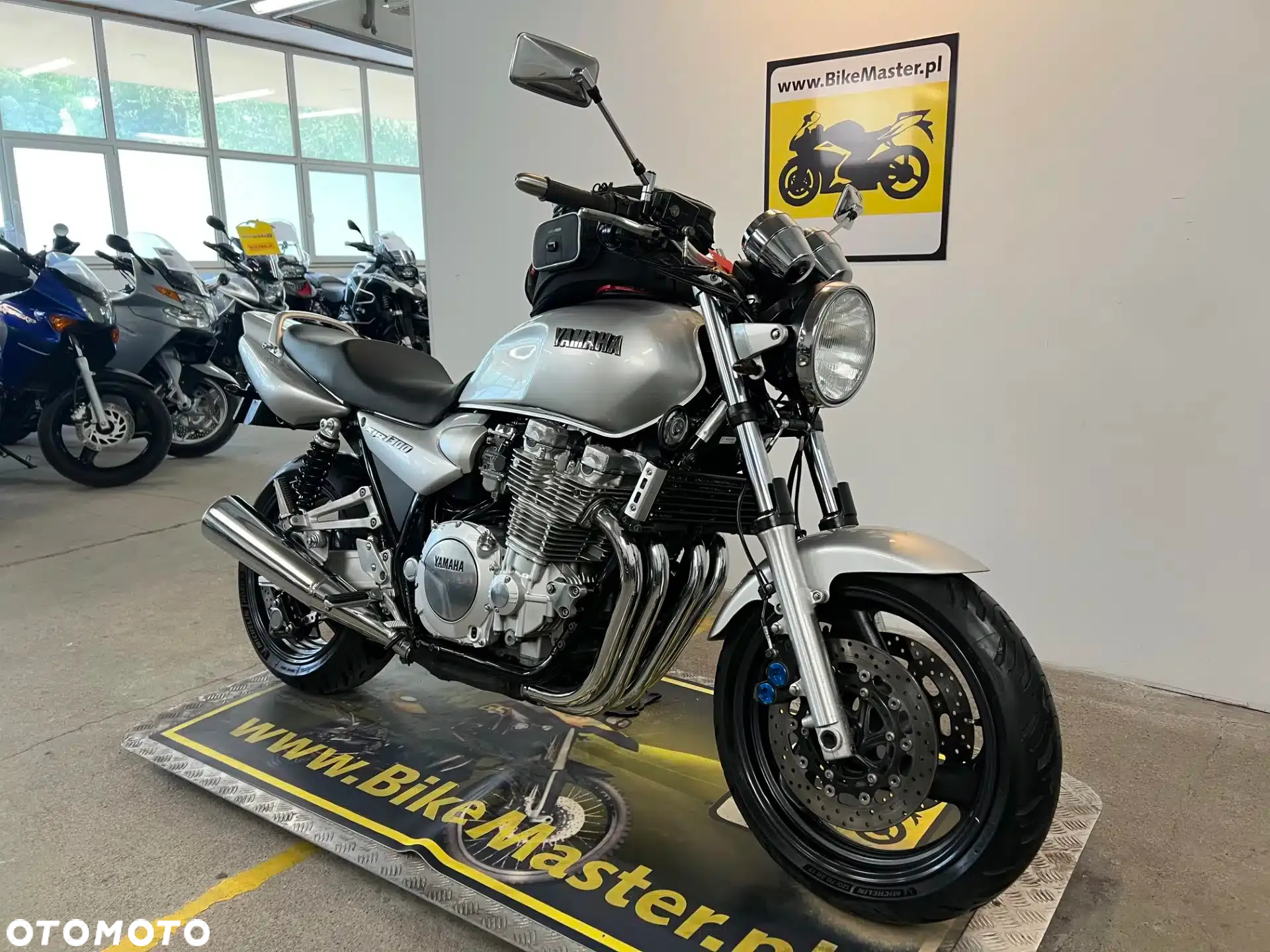 Yamaha XJR - 3