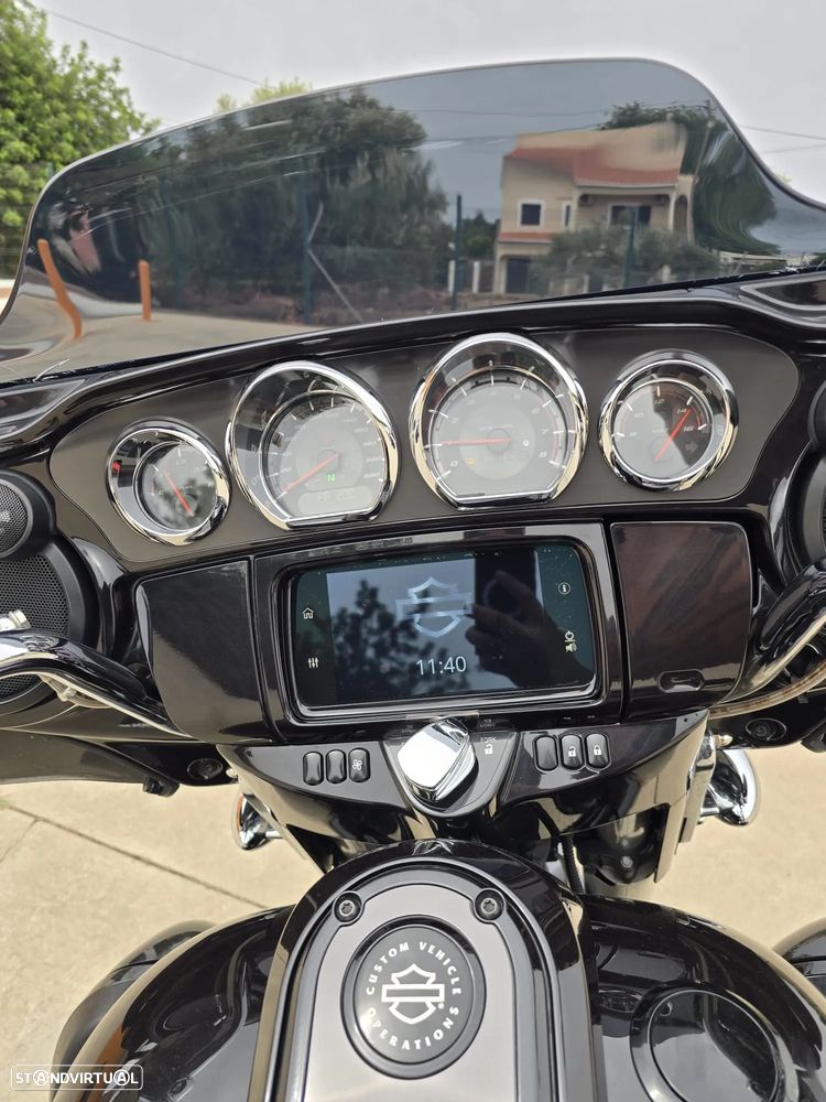 Harley-Davidson FLHXS Street Glide 117 CVO - 11