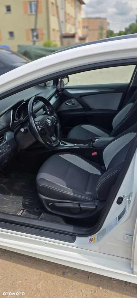 Toyota Avensis 2.0 Premium MS - 20