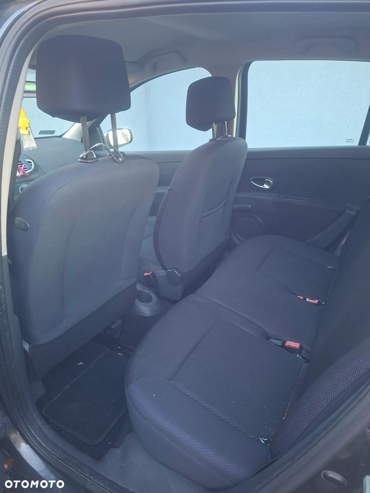 Renault Clio - 10