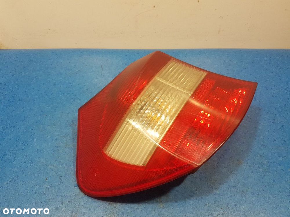 BMW 1 E87  LAMPA TYŁ LEWA ZEWNĘTRZNA - 3
