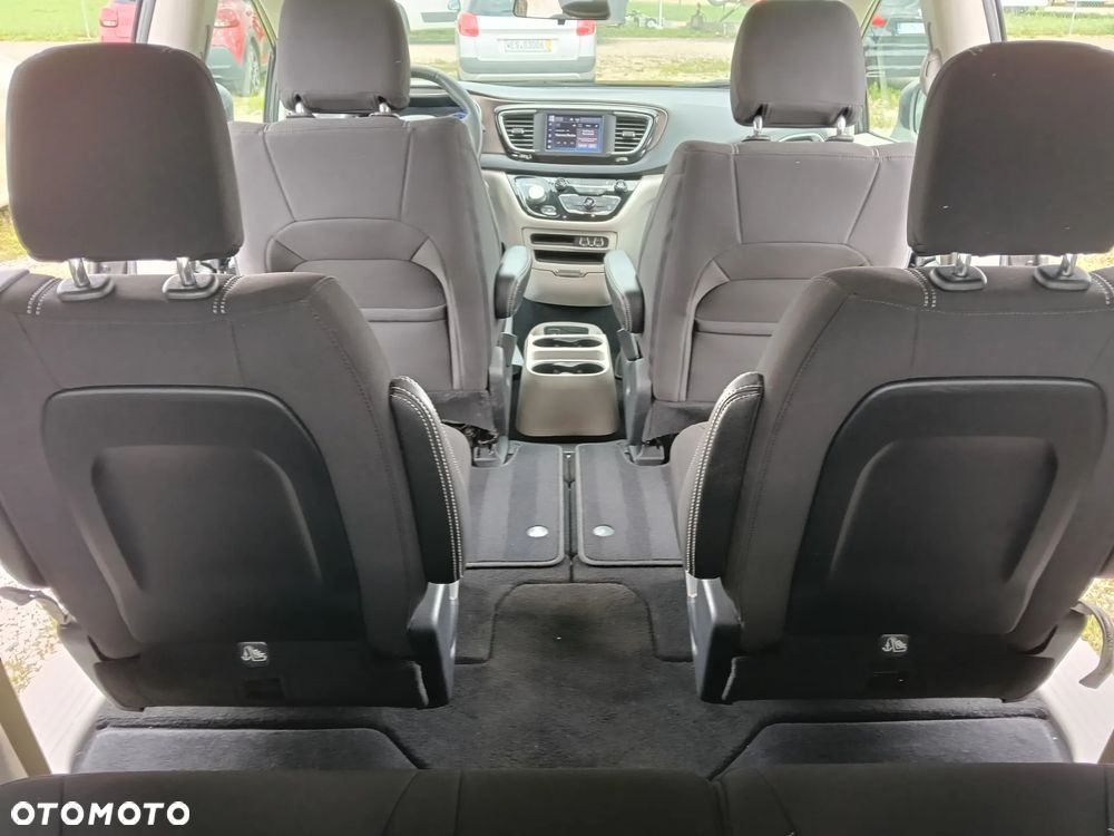 Chrysler Pacifica - 31