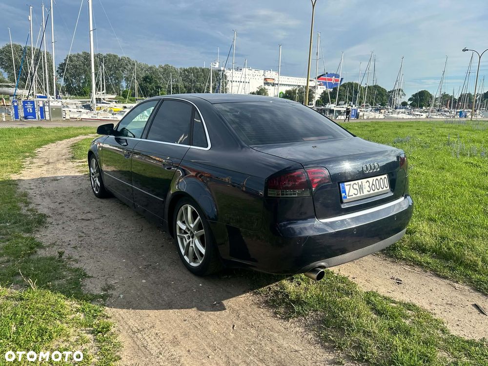 Audi A4 Limousine - 13