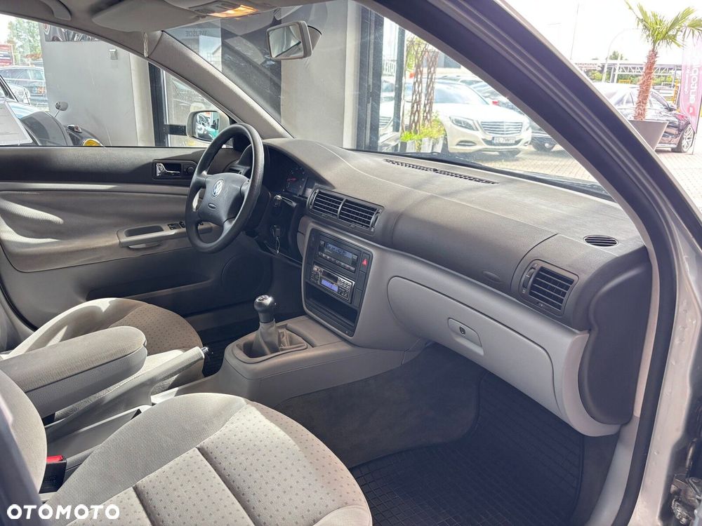 Volkswagen Passat - 36