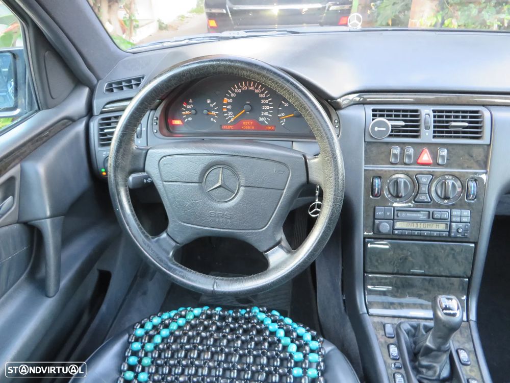 Mercedes-Benz E 250 TD Classic - 22