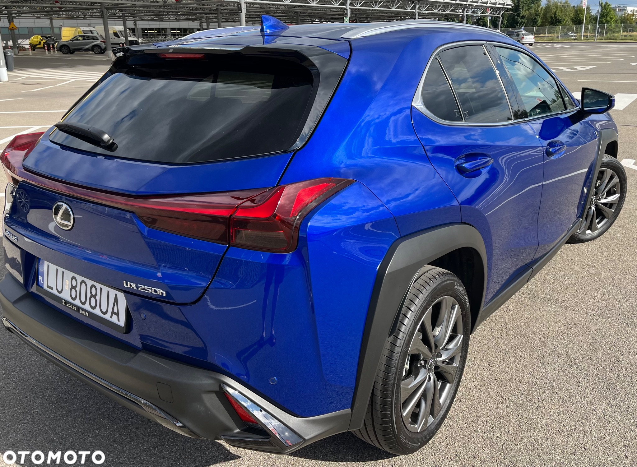 Lexus UX 250h (E-FOUR) F SPORT - 8