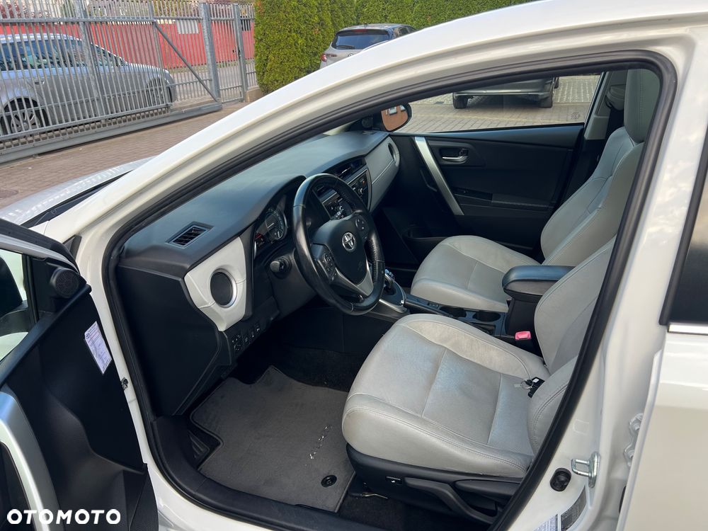 Toyota Auris 1.8 HSD Luna - 17