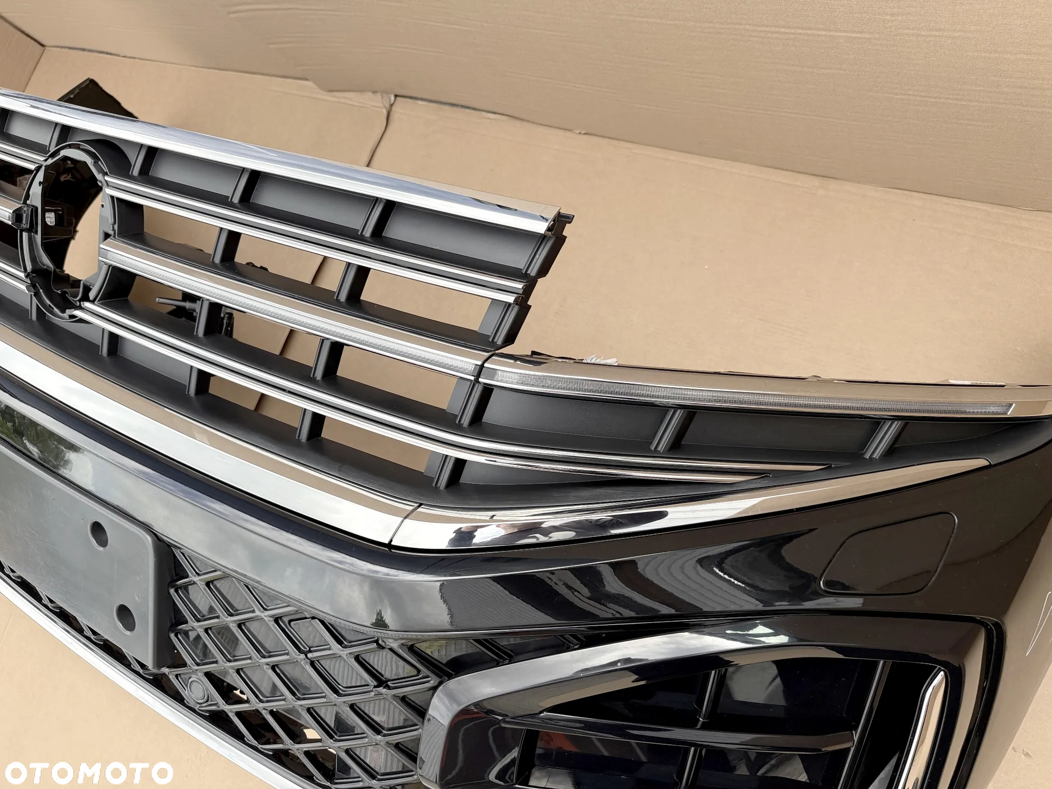 Zderzak Przedni VW Touareg III 760 Lift R-Line BLACK, LED Full - 9