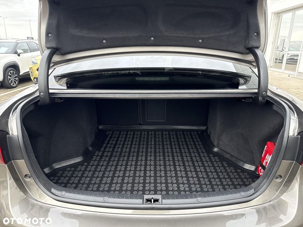 Toyota Avensis 1.8 Premium MS - 7