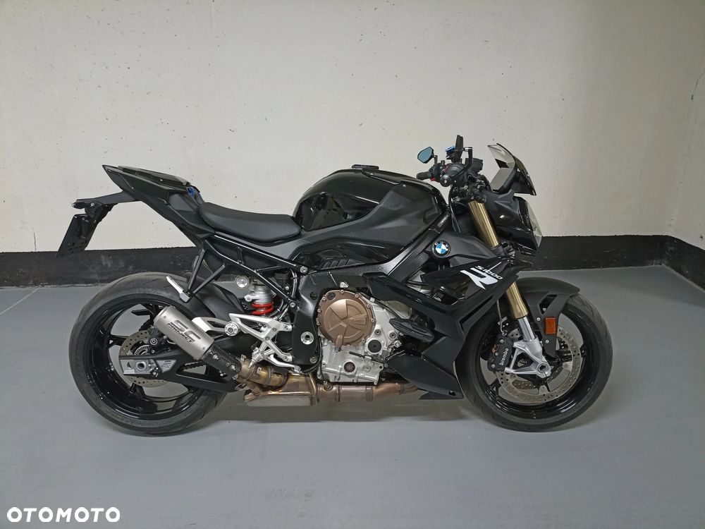BMW S - 9
