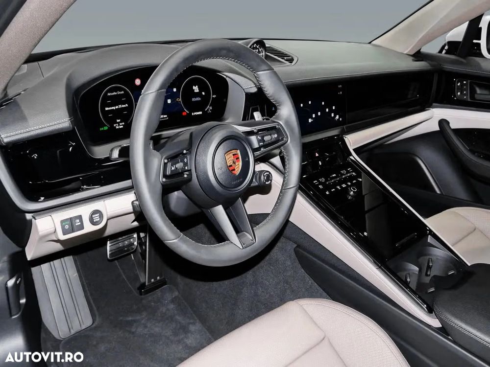 Porsche Panamera 4 E-Hybrid - 11