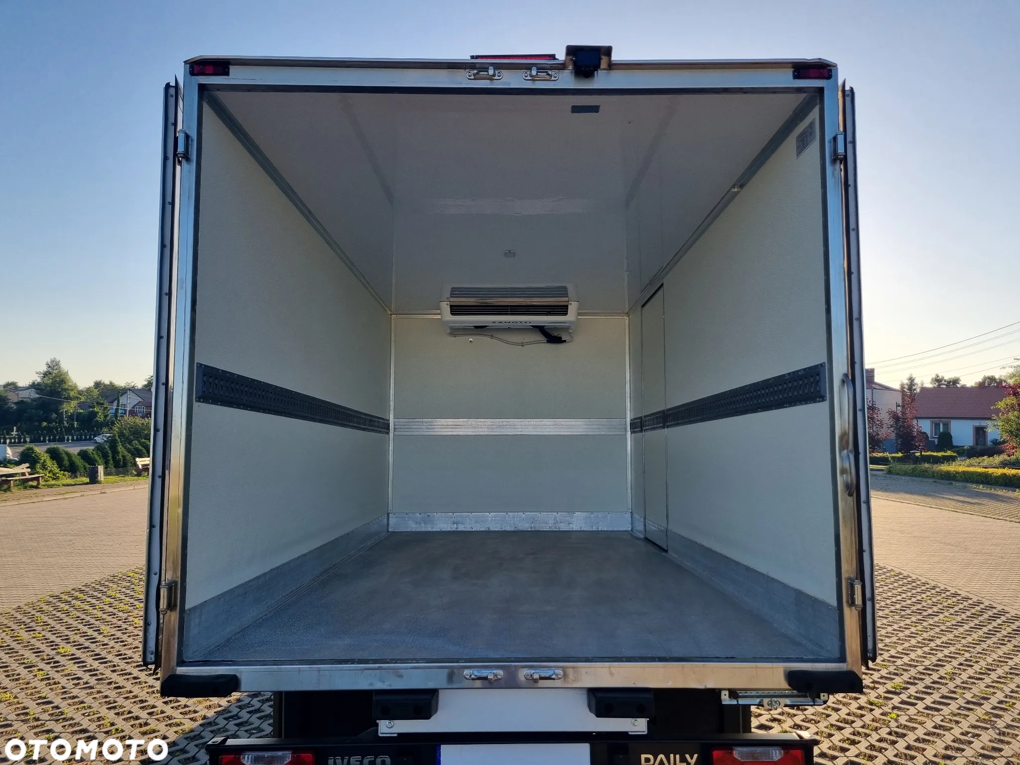 Iveco Daily 50-180 Hi-Matic Chłodnia 8-Palet -20/+20 Zasilanie Stacjonarne 230V Agregat ZANOTTI 350 / UNIKAT / - 17