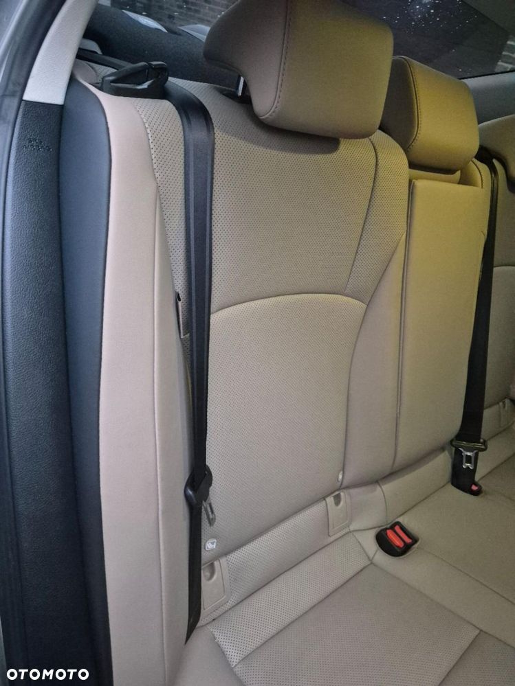 Lexus ES 300h Business Edition - 24