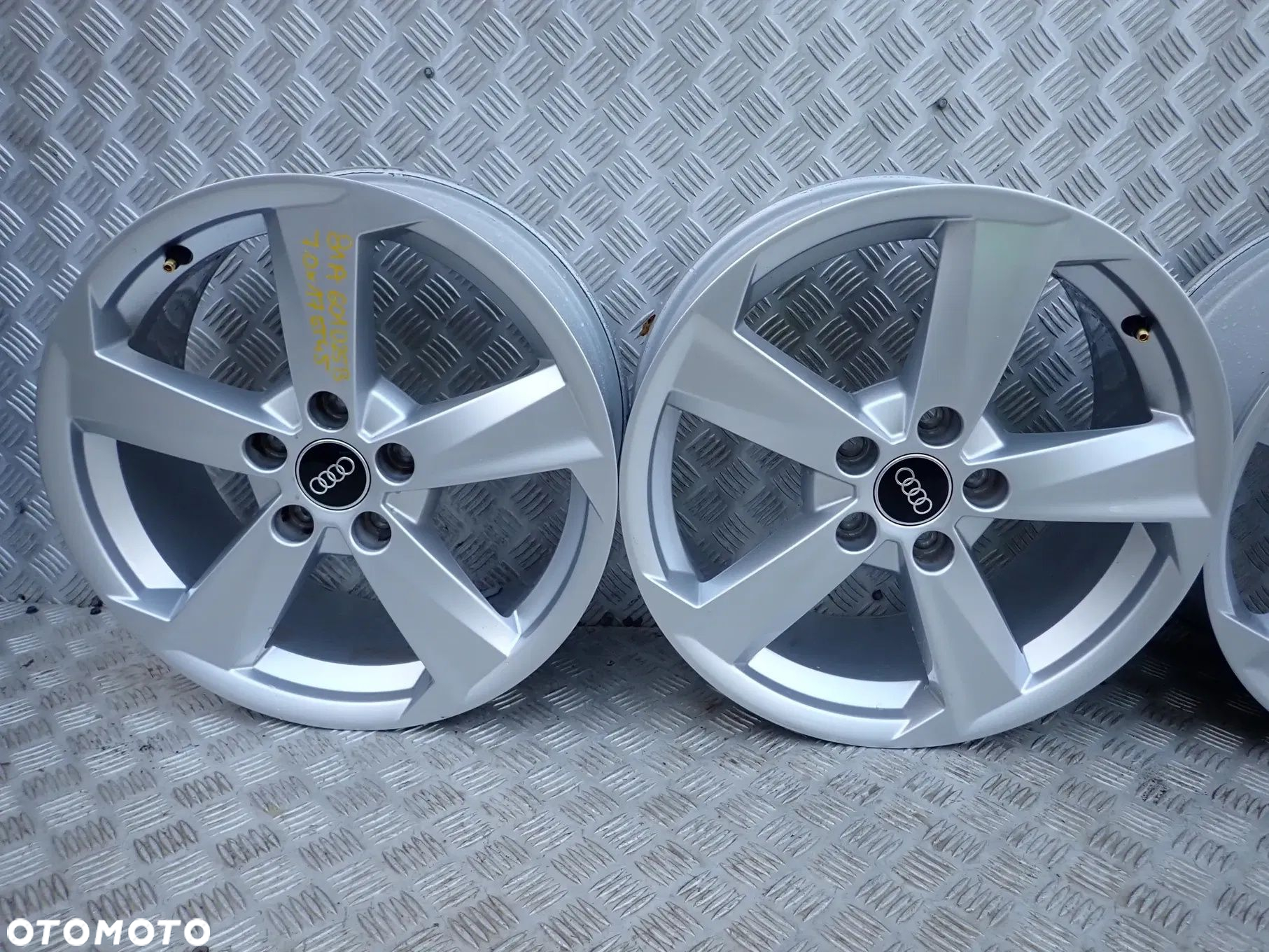 FELGI ALUMINIOWE AUDI 81A601025B 7X17 ET 45 5X112 DOSTEPNE 2 KOMPLETY - 10