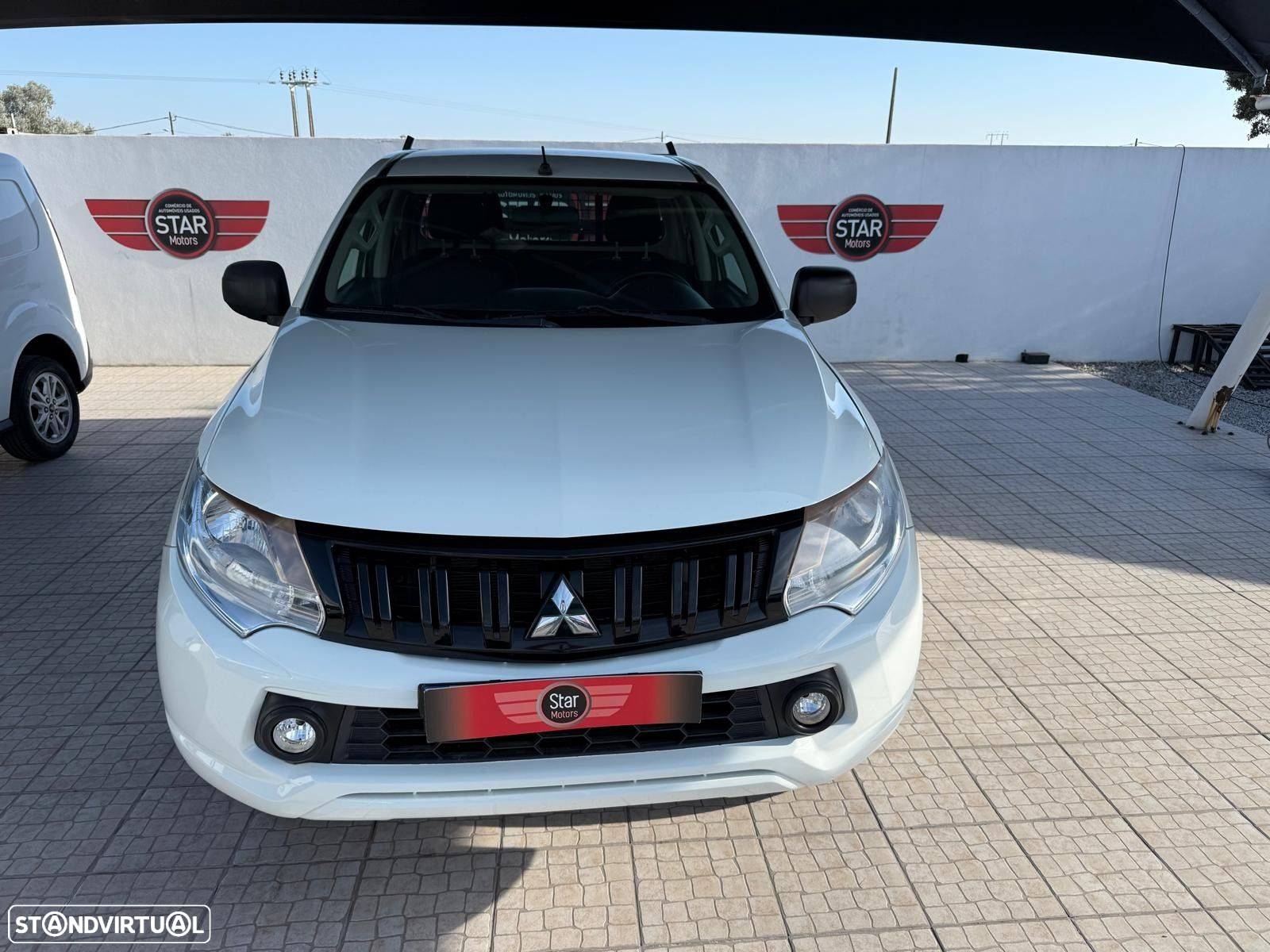 Mitsubishi L200 2.4 DI-D Club Campera 4WD - 3