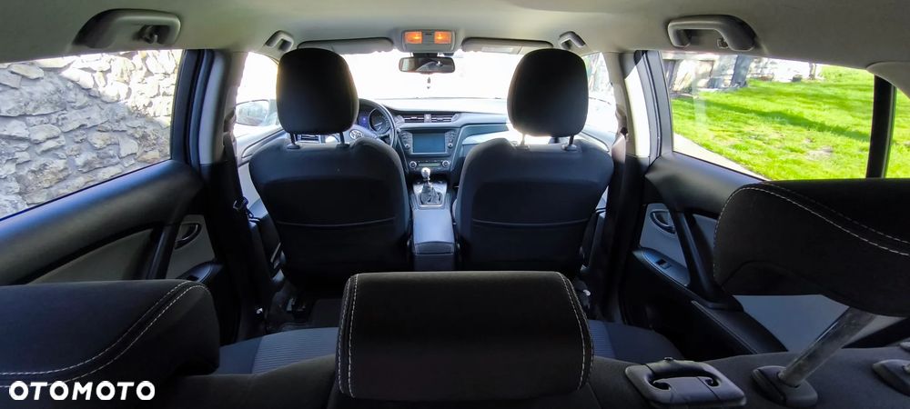 Toyota Avensis 2.0 D-4D Premium - 10