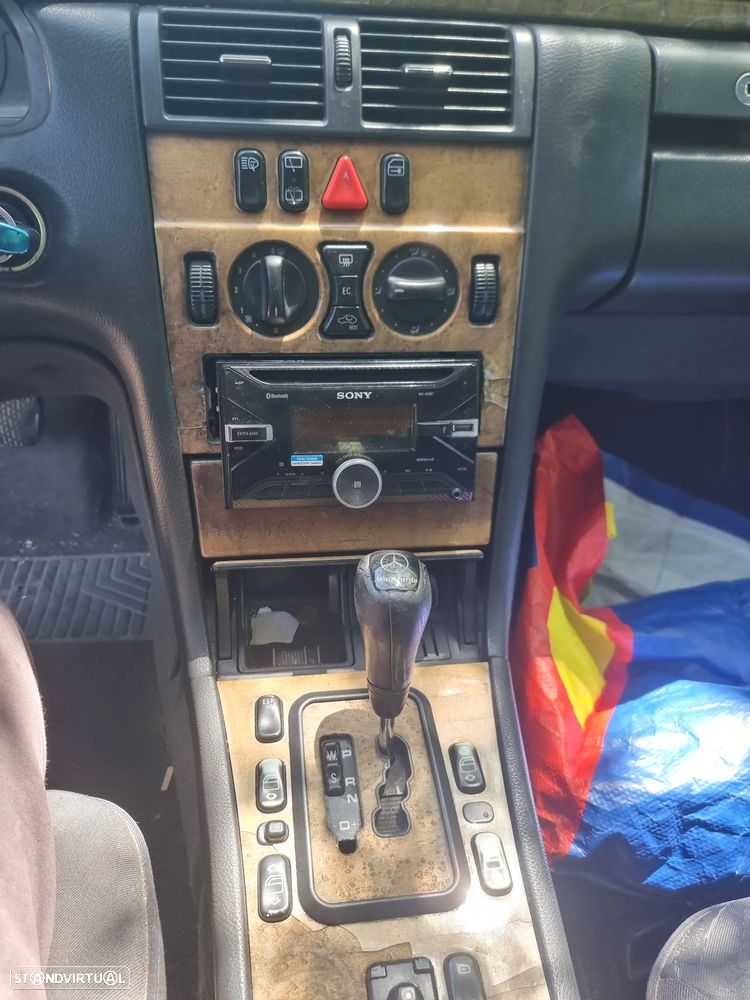 Mercedes-Benz E 220 - 2