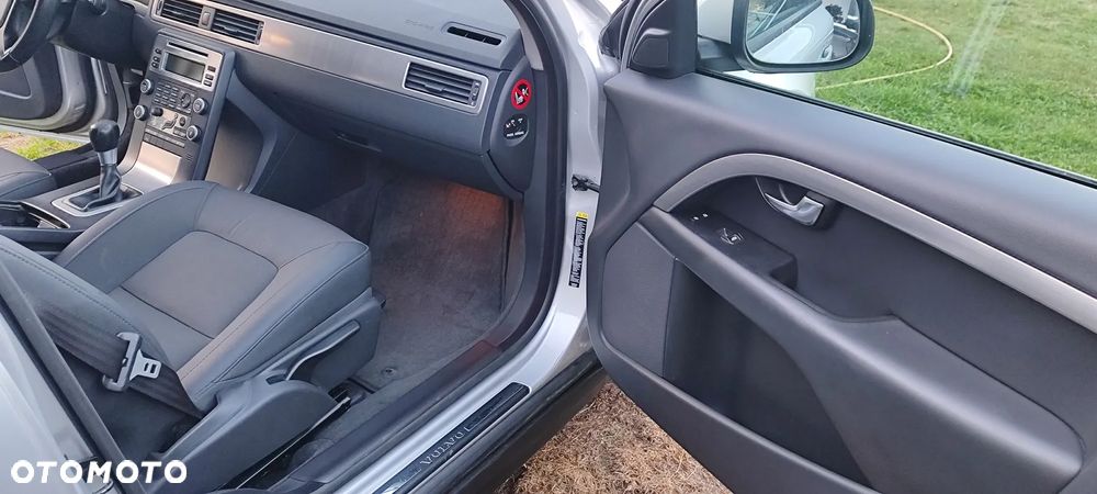 Volvo V70 2.0D Momentum - 6