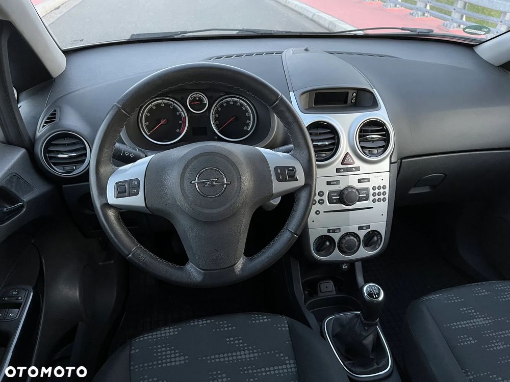 Opel Corsa 1.2 16V Cosmo - 12