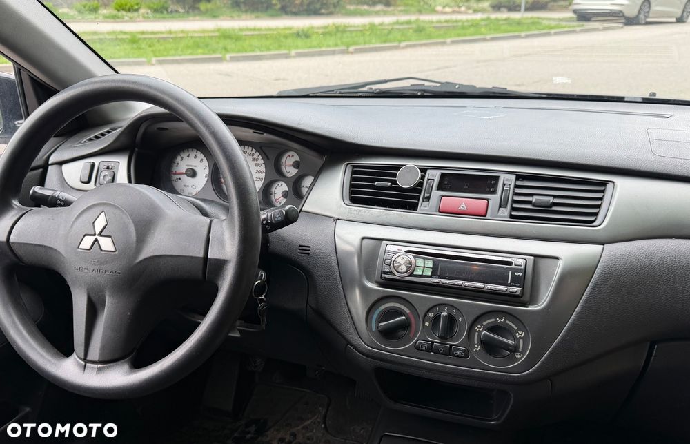 Mitsubishi Lancer - 8