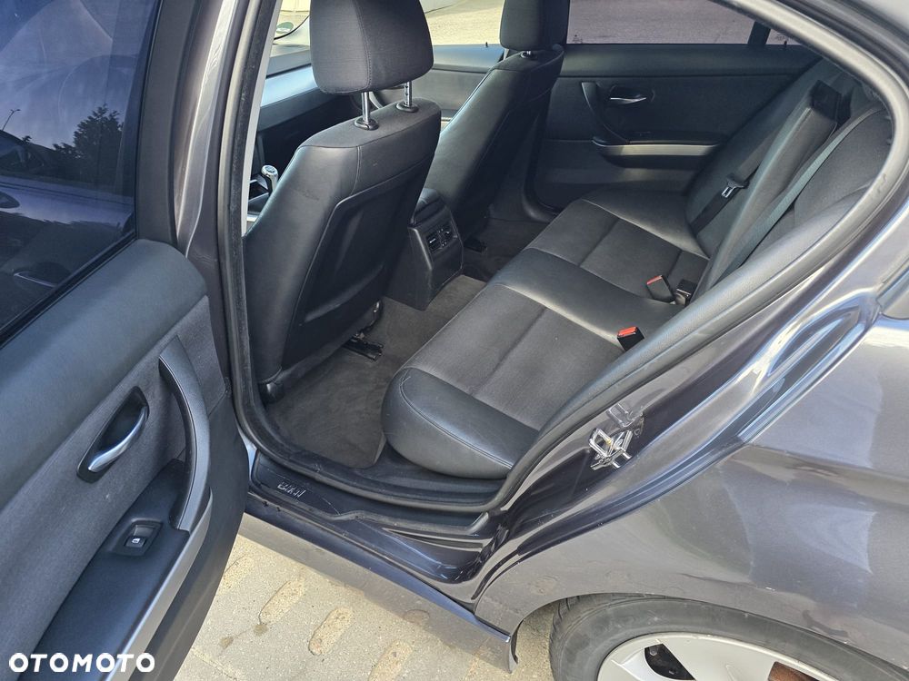 BMW Seria 3 320i - 10