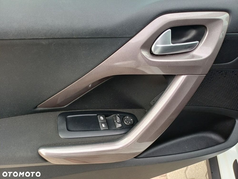 Peugeot 2008 1.2 Pure Tech Style S&S - 21