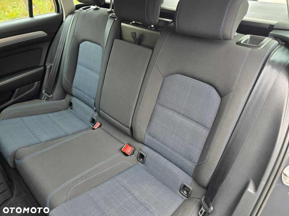 Volkswagen Passat Variant - 13