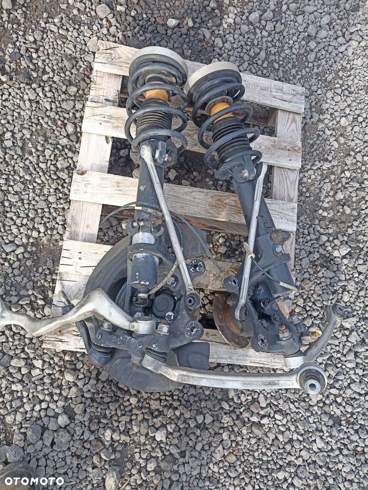 Zwrotnica piasta amortyzator wachacz noga BMW M3 e92 93 4.0 przod Mpow - 2