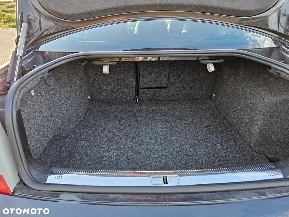 Skoda Superb 2.0 TDI DPF Elegance - 26