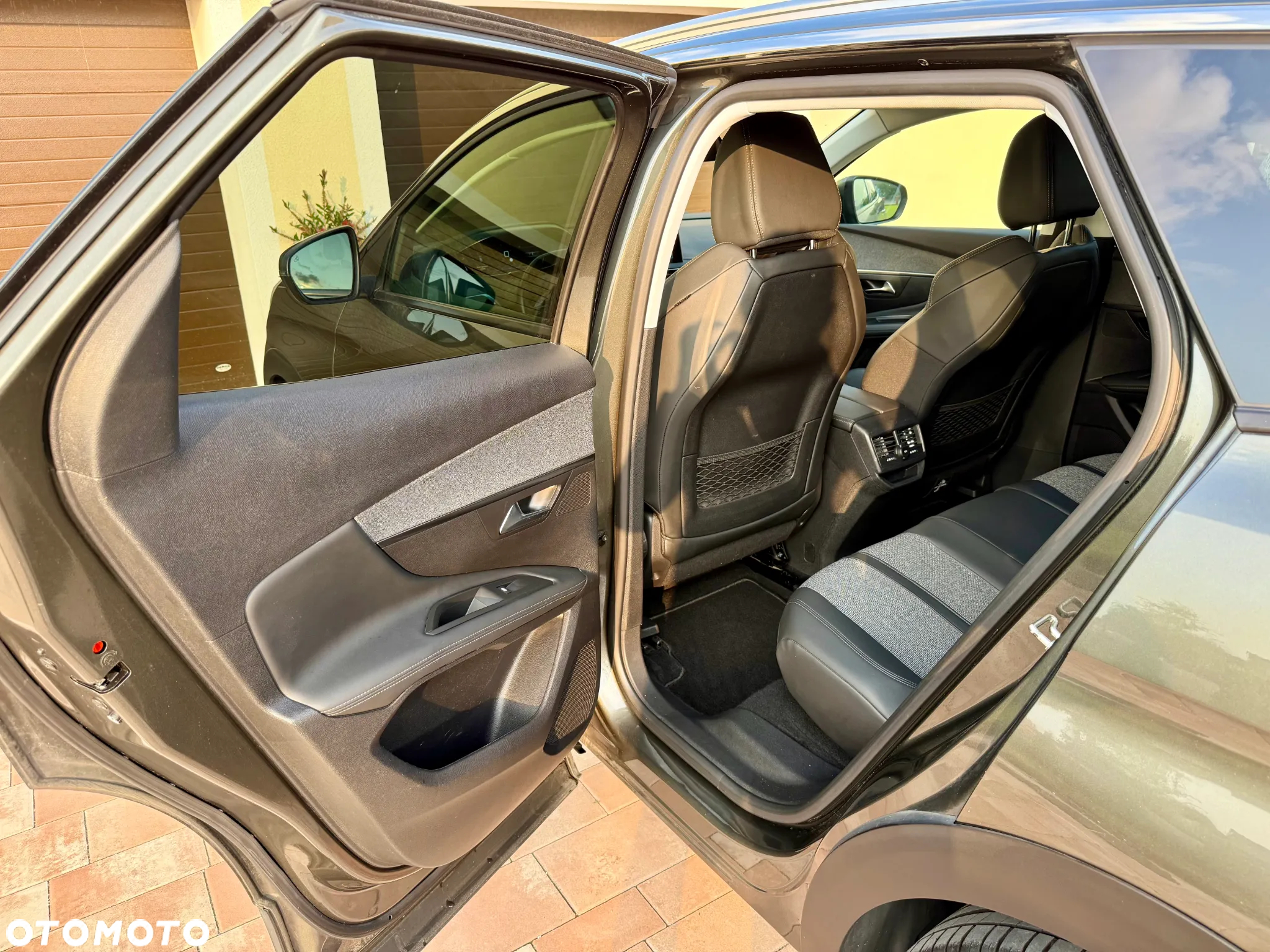Peugeot 3008 1.5 BlueHDi Allure S&S - 27