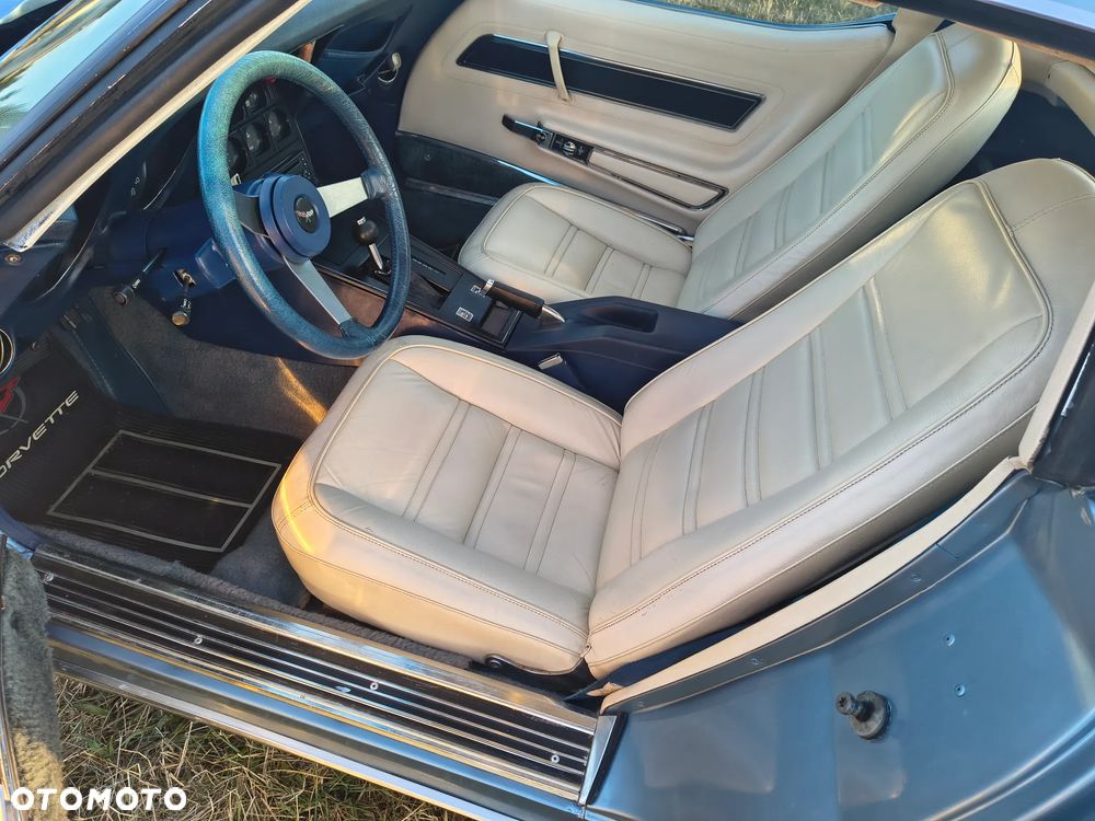 Chevrolet Corvette - 14