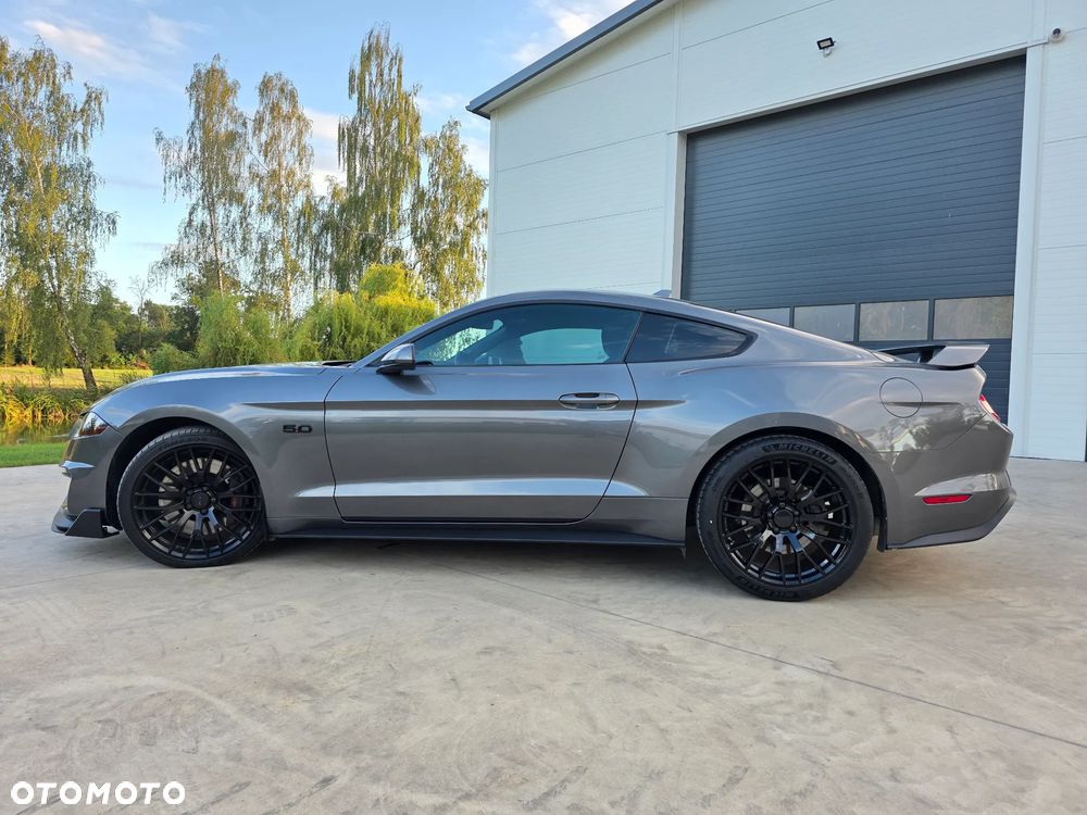 Ford Mustang - 4
