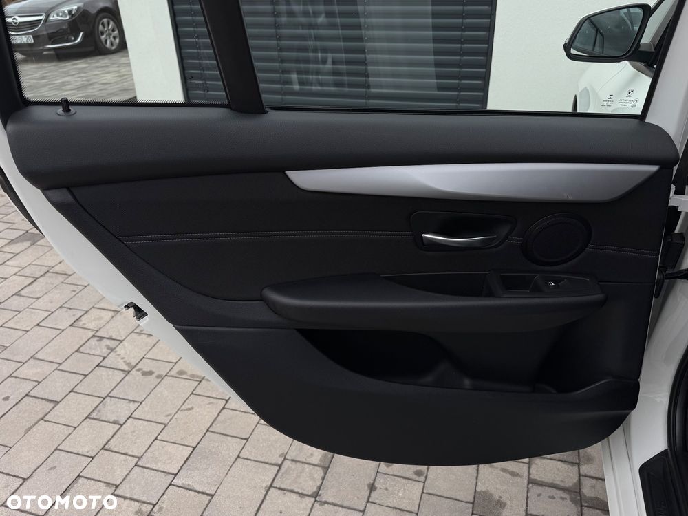 BMW Seria 2 220d xDrive Sport-Aut Advantage - 37