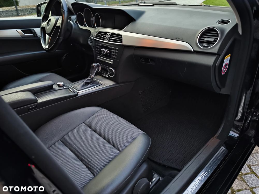 Mercedes-Benz Klasa C 220 T CDI DPF (BlueEFFICIENCY) 7G-TRONIC Avantgarde - 16