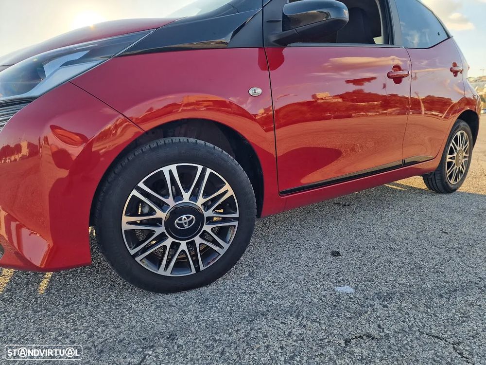 Toyota Aygo 1.0 X-Clusiv Red - 5