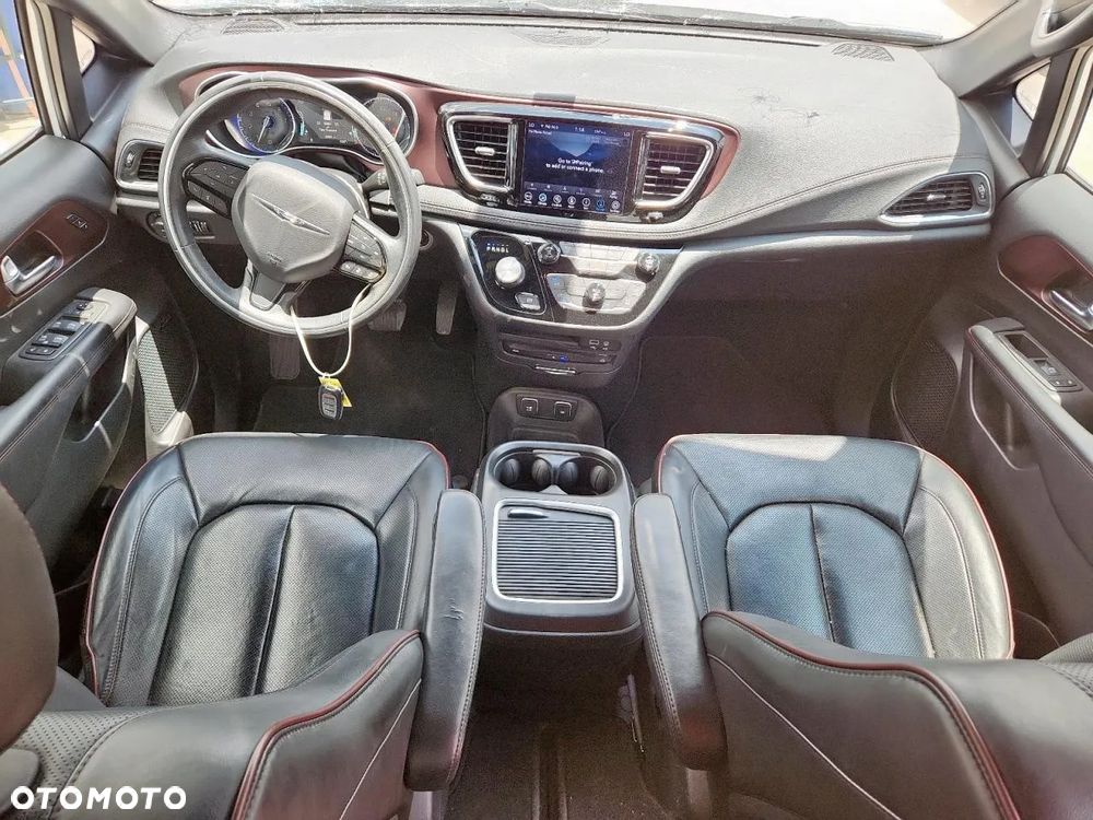 Chrysler Pacifica - 8