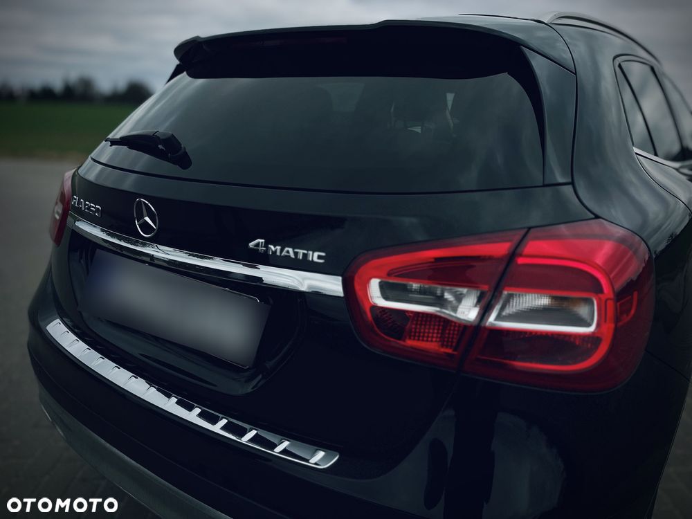 Mercedes-Benz GLA 250 4-Matic - 9