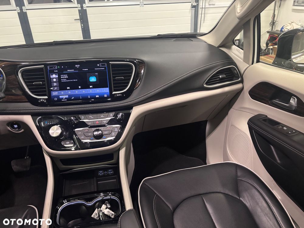 Chrysler Pacifica - 25