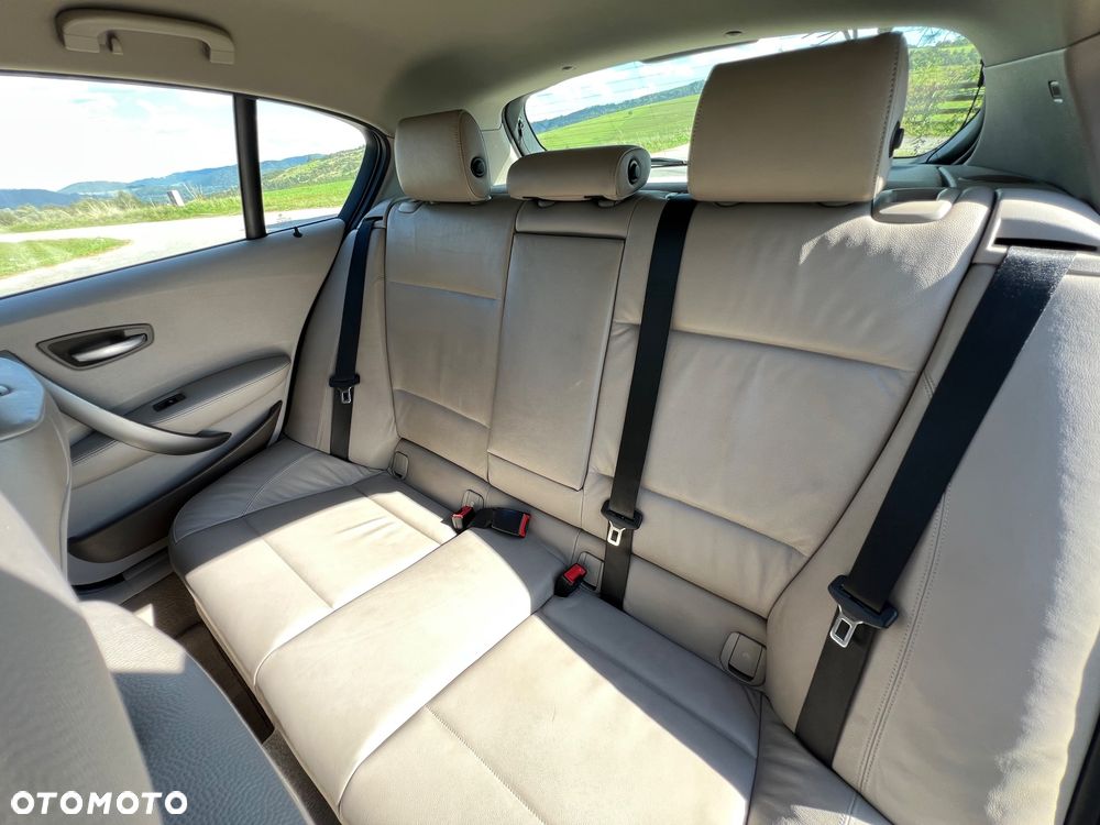 BMW Seria 1 120i - 23
