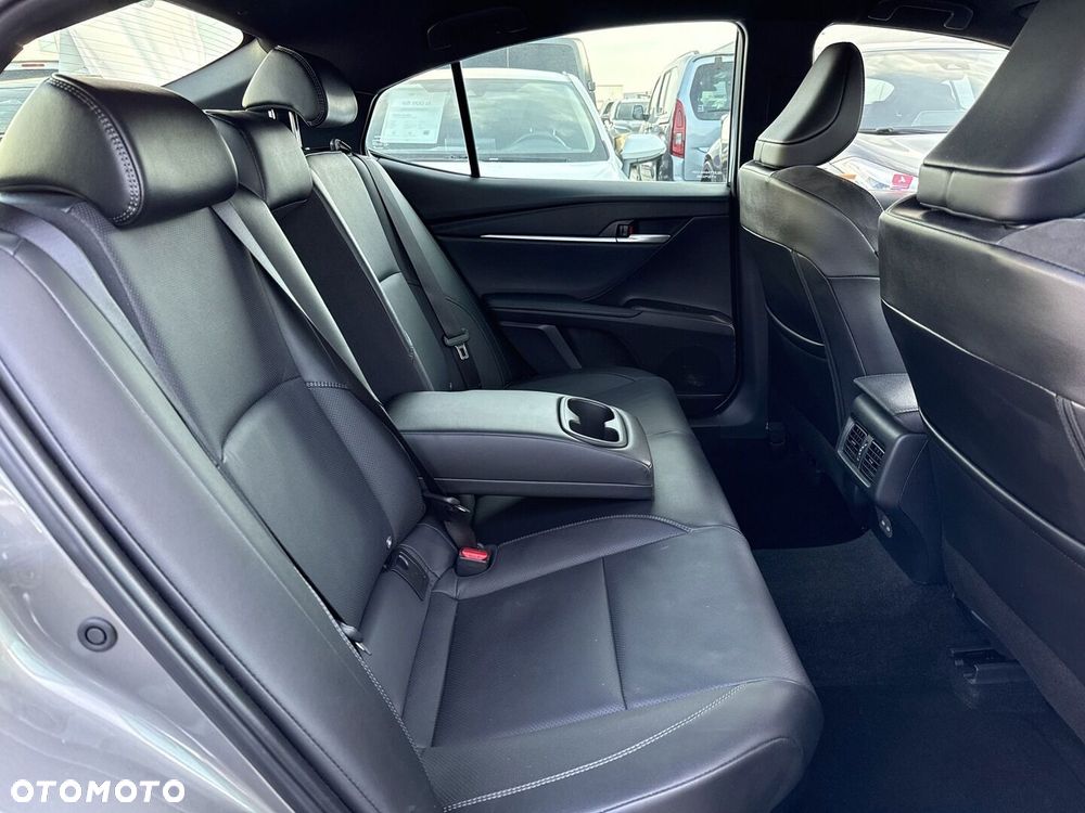 Toyota Camry - 8