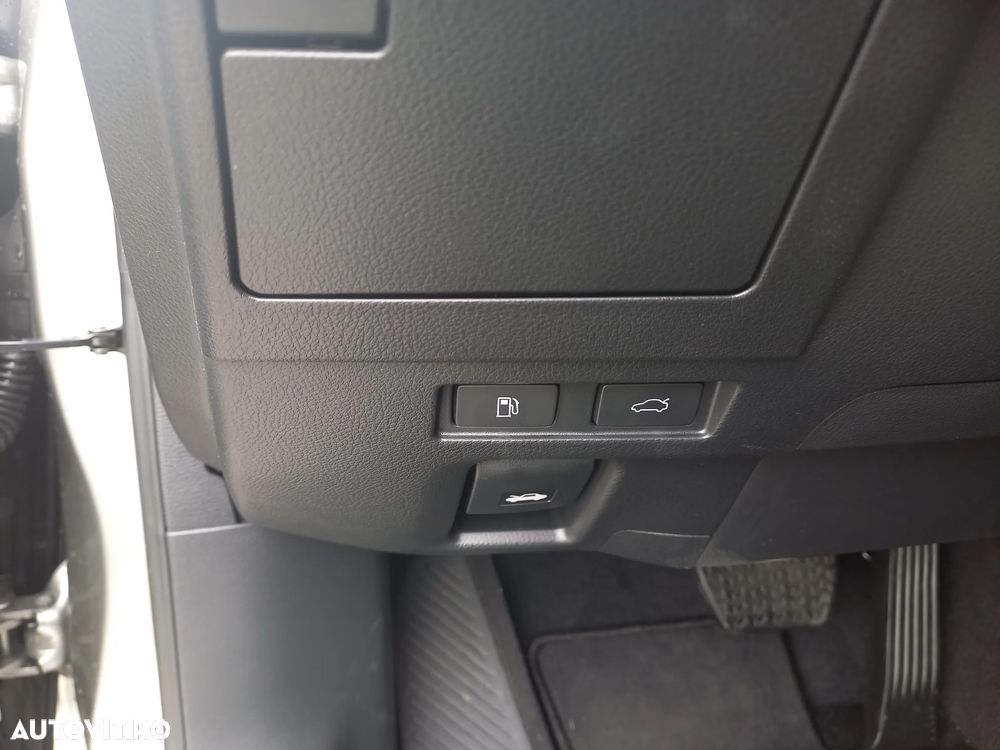 Lexus Seria ES 300h 2.5 TNGA HV 25H- 4X2 CVT Luxury - 24