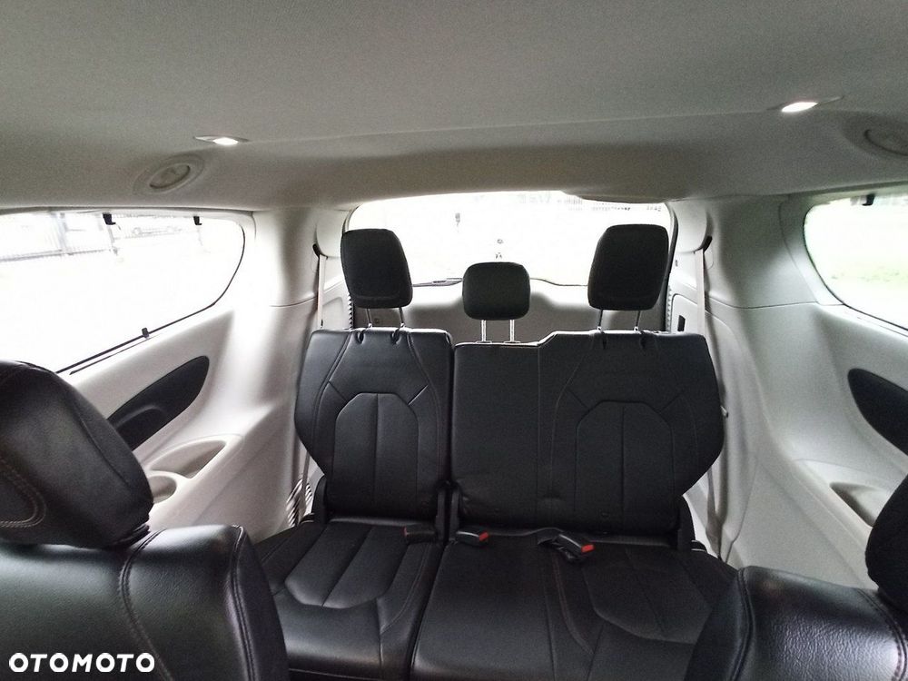 Chrysler Pacifica - 9