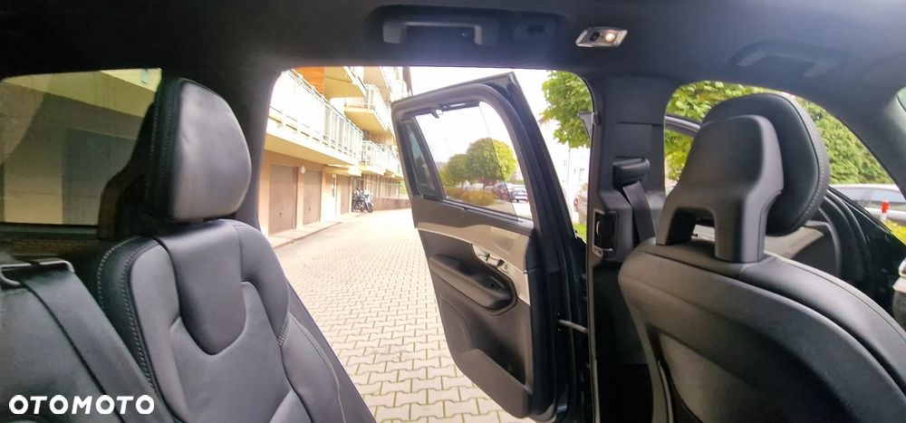 Volvo XC 90 T8 AWD Plug-In Hybrid R-Design 7os - 23