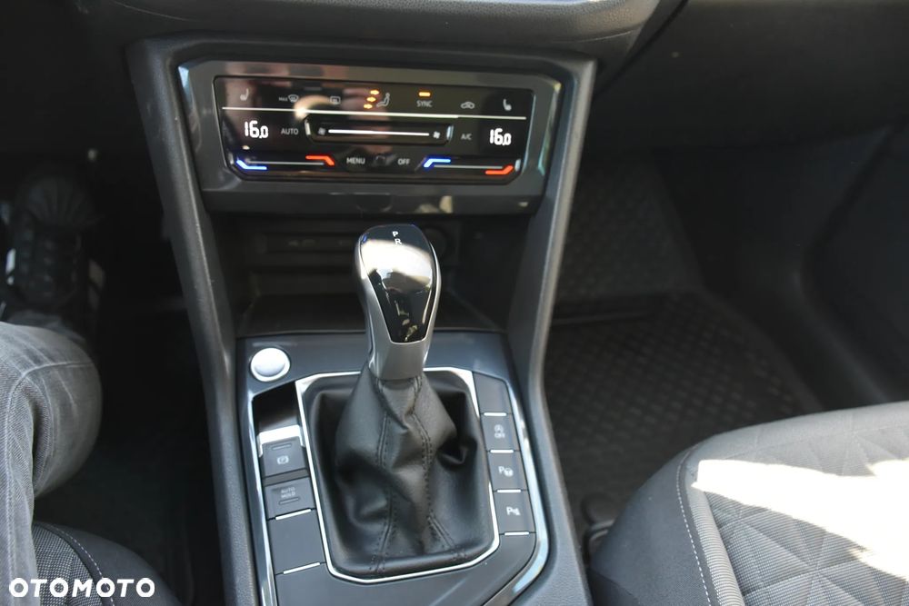 Volkswagen Tiguan - 19
